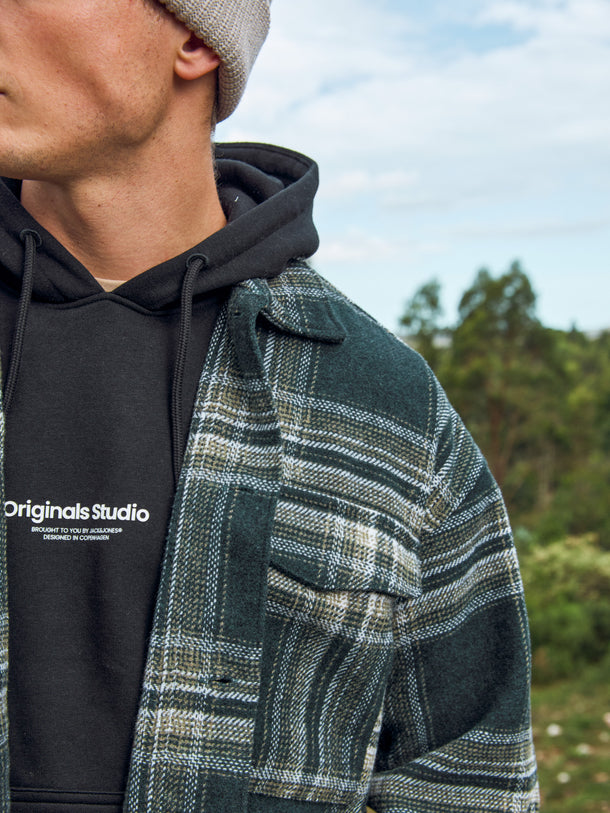 Product POLERÓN VESTEBRO CON CAPUCHA - Black - Image 7