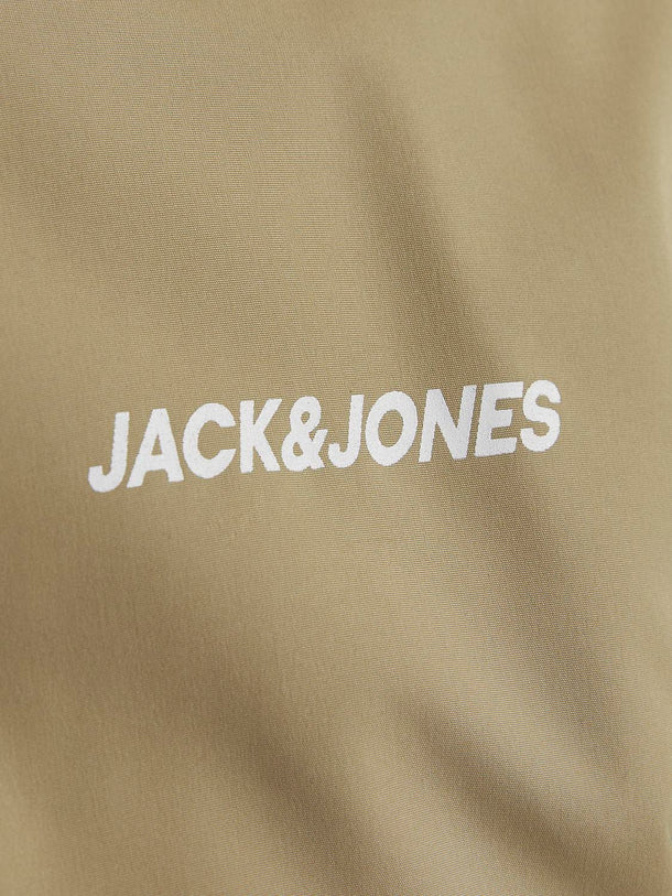 Product CHAQUETA RUSH LIGERA CON CAPUCHA Y LOGO - Crockery Detail:SOLID - Image 2