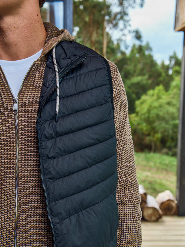 Product CHALECO PUFFER STATE - Black - Image 17