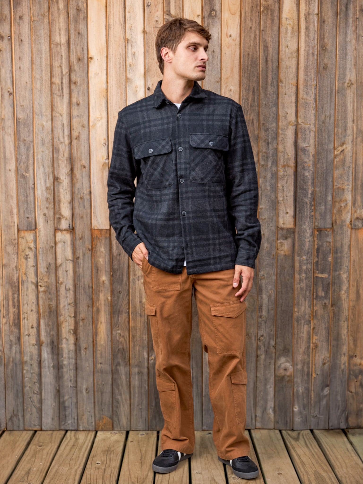 SOBRECAMISA RAYMOND - Black Beauty Fit:COMFORT FIT