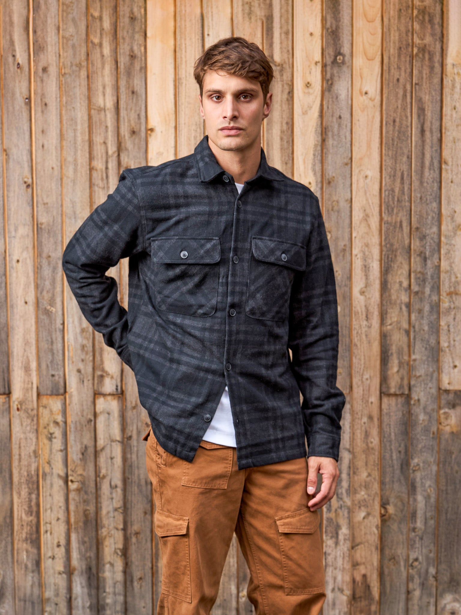 SOBRECAMISA RAYMOND - Black Beauty Fit:COMFORT FIT