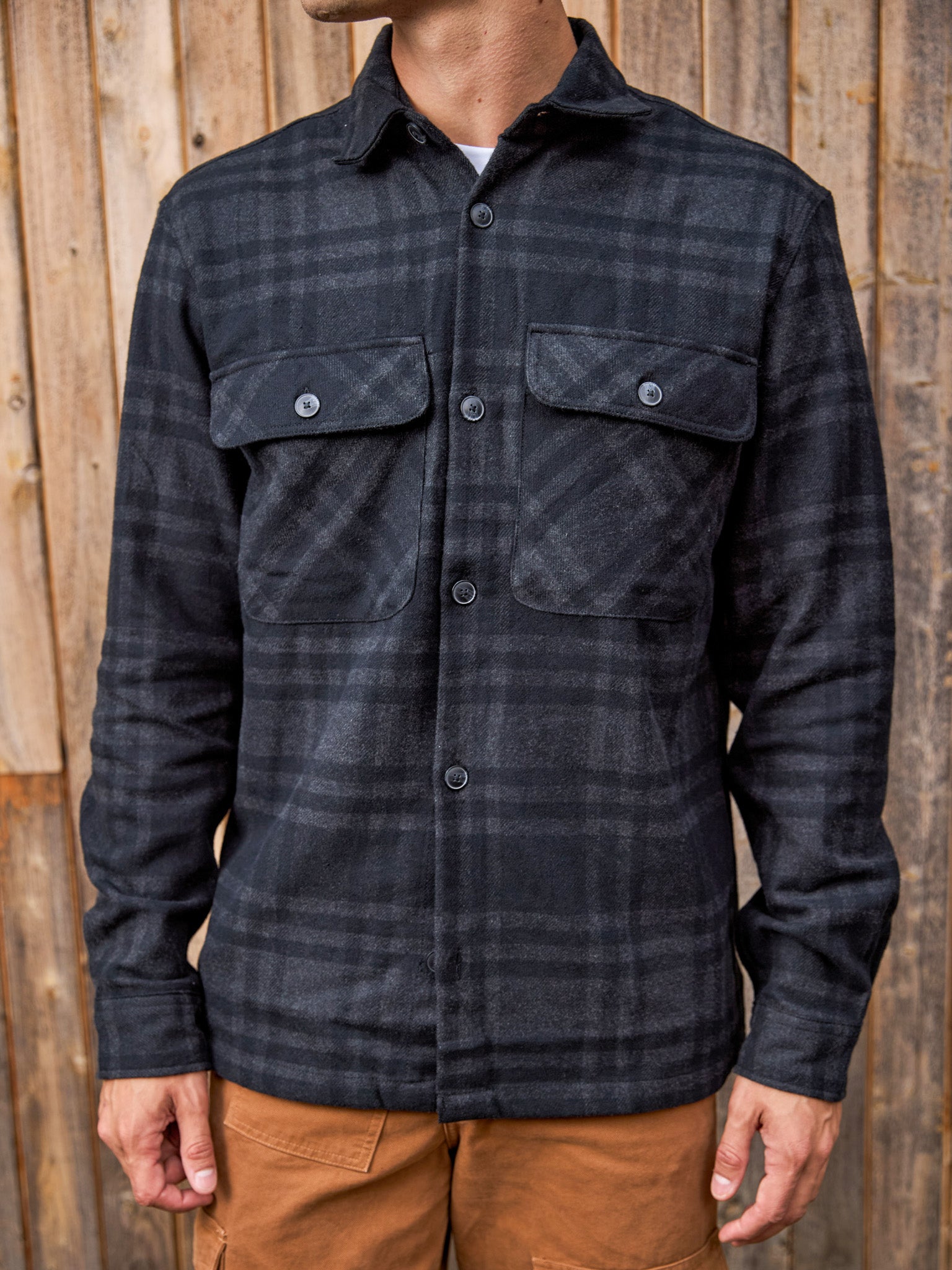 SOBRECAMISA RAYMOND - Black Beauty Fit:COMFORT FIT