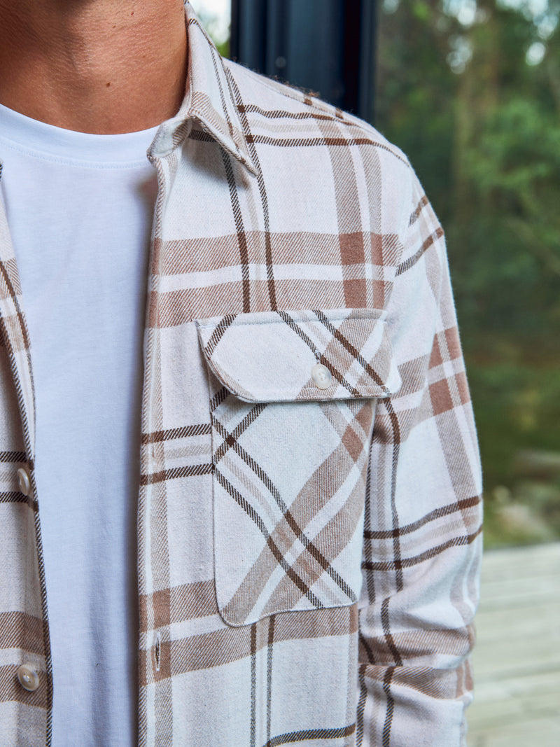 SOBRECAMISA RAYMOND - Cloud Dancer Fit:COMFORT FIT