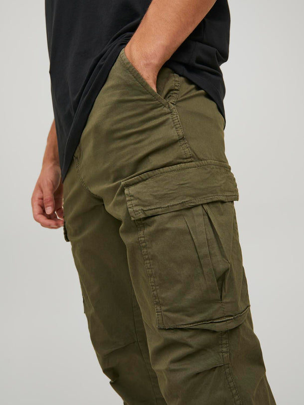 Product PANTALÓN CARGO TIRO MEDIO TUCKER - Olive Night Detail:SOLID - Image 14