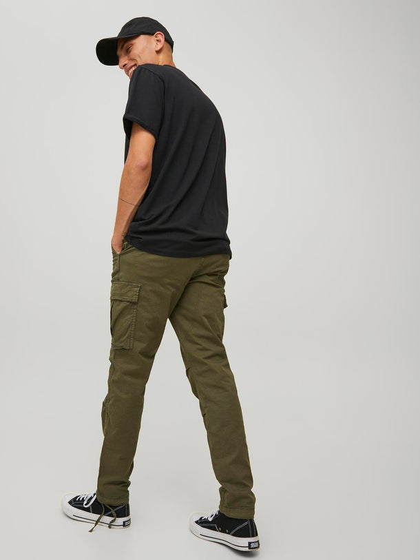 Product PANTALÓN CARGO TIRO MEDIO TUCKER - Olive Night Detail:SOLID - Image 10