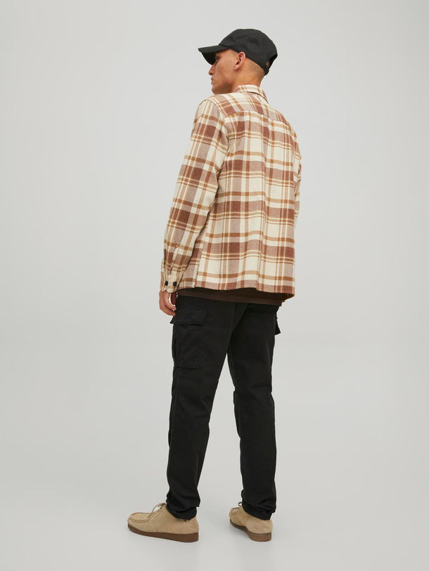 Product PANTALÓN CARGO TIRO MEDIO TUCKER - Black Detail:SOLID - Image 11