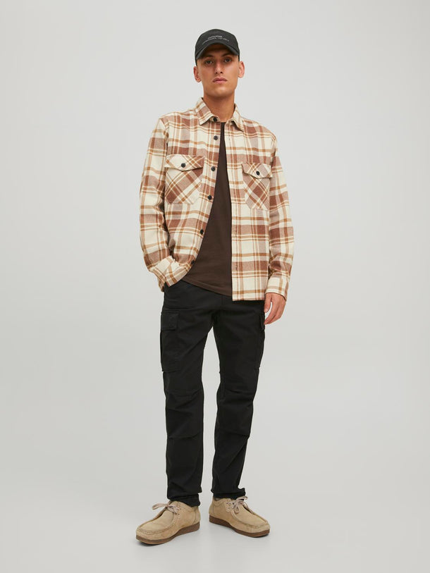 Product PANTALÓN CARGO TIRO MEDIO TUCKER - Black Detail:SOLID - Image 9