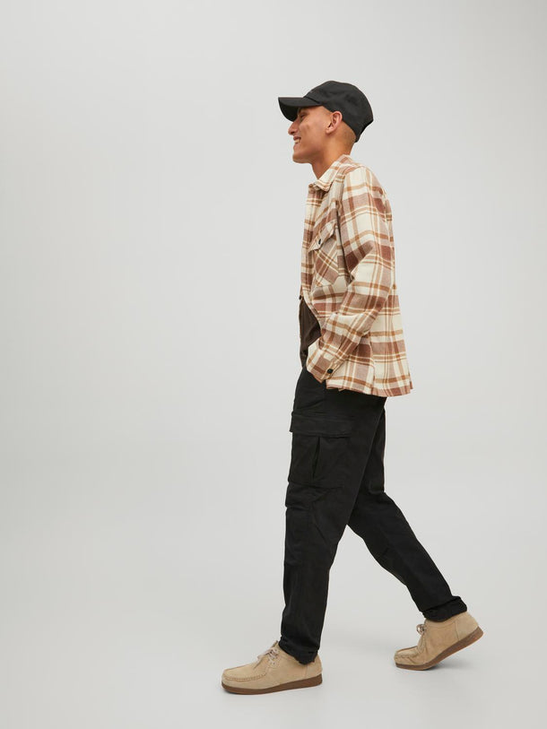Product PANTALÓN CARGO TIRO MEDIO TUCKER - Black Detail:SOLID - Image 10
