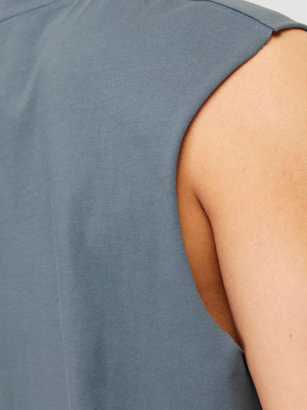 Product POLERA SIN MANGAS VESTERBRO PLUS-Stormy Weather - Image 2