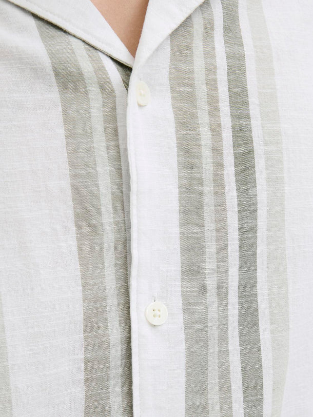 Product CAMISA LOOSE RESORT DE LINO SUMMER - Vetiver Fit:RELAXED FIT - Image 12