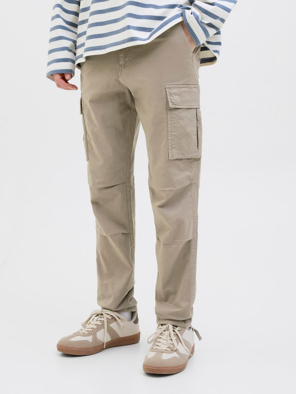 Product PANTALÓN CARGO TIRO MEDIO TUCKER - Dune Detail:SOLID - Image 8