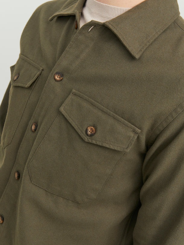 Product SOBRECAMISA EDDIE - Dusty Olive Detail:SOLID - Image 2