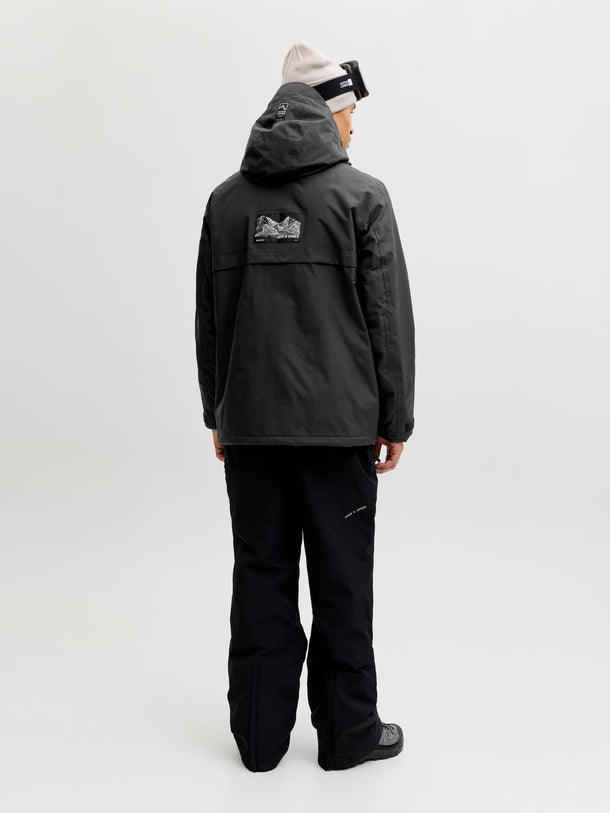 Product SKI CHAQUETA ANORAK TÉCNICA ARENNE-Black Beauty Detail:JJ BRANDING - Image 3