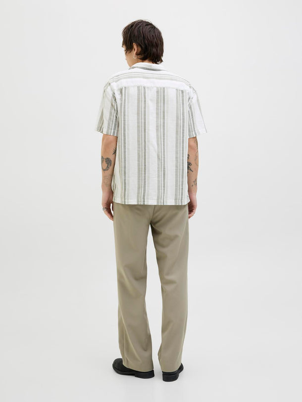 Product CAMISA LOOSE RESORT DE LINO SUMMER - Vetiver Fit:RELAXED FIT - Image 10