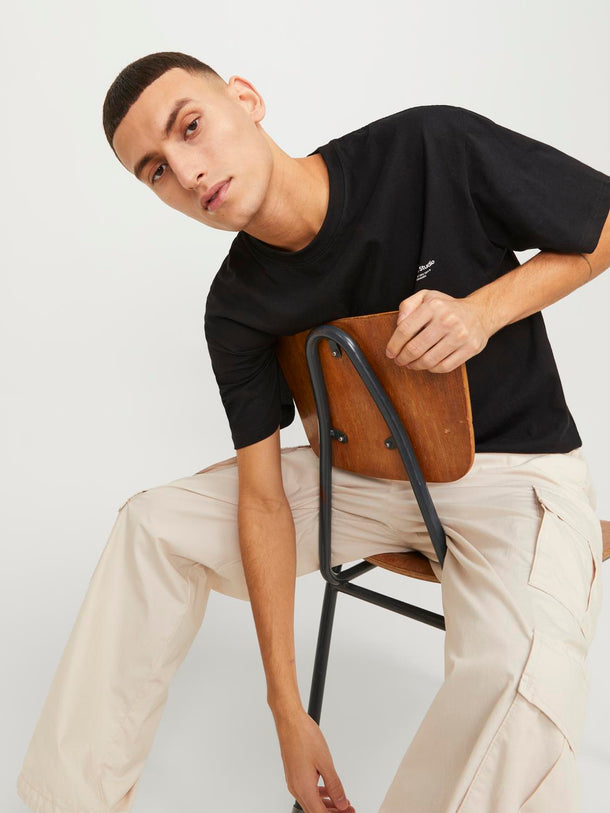 Product POLERA RELAXED MANGA CORTA VESTERBRO - Black Detail:SS24 - Image 3