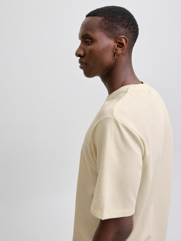 Product POLERA RELAXED CON TEXTURA AUSTIN-Antique White Detail:MELANGE - Image 3