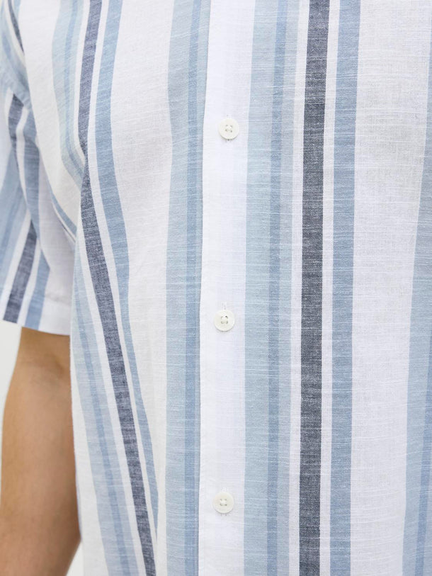 Product CAMISA LOOSE RESORT DE LINO SUMMER - Ashley Blue Fit:RELAXED FIT - Image 12